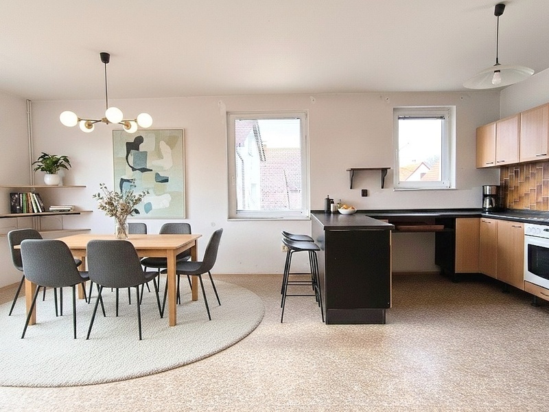 Rodinný dům 6+kk s garáží, terasou a zahradou, Číčovice.