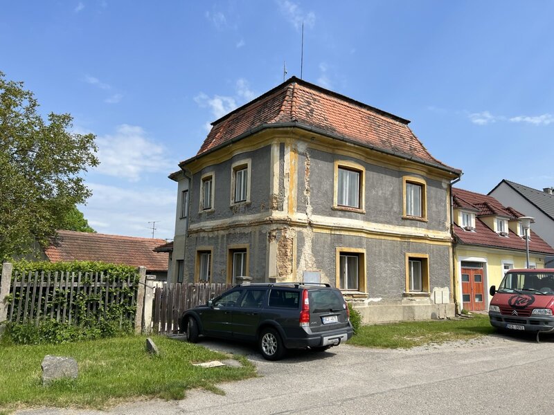 Rodinný dům se stavebním pozemkem 4297 m2, Kamenný Újezd