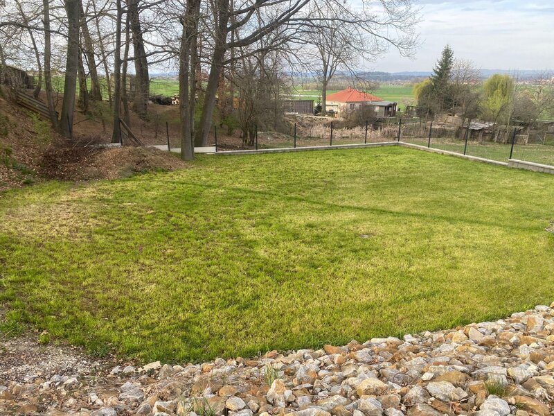Stavební pozemek 2454 m2 k výstavbě RD a kompletně zrekonstruovaná chata, Stožice, Vodňany.
